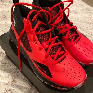 Size 10 under Armour lockdown 5. Brand new. Never worn. Brand new in box.